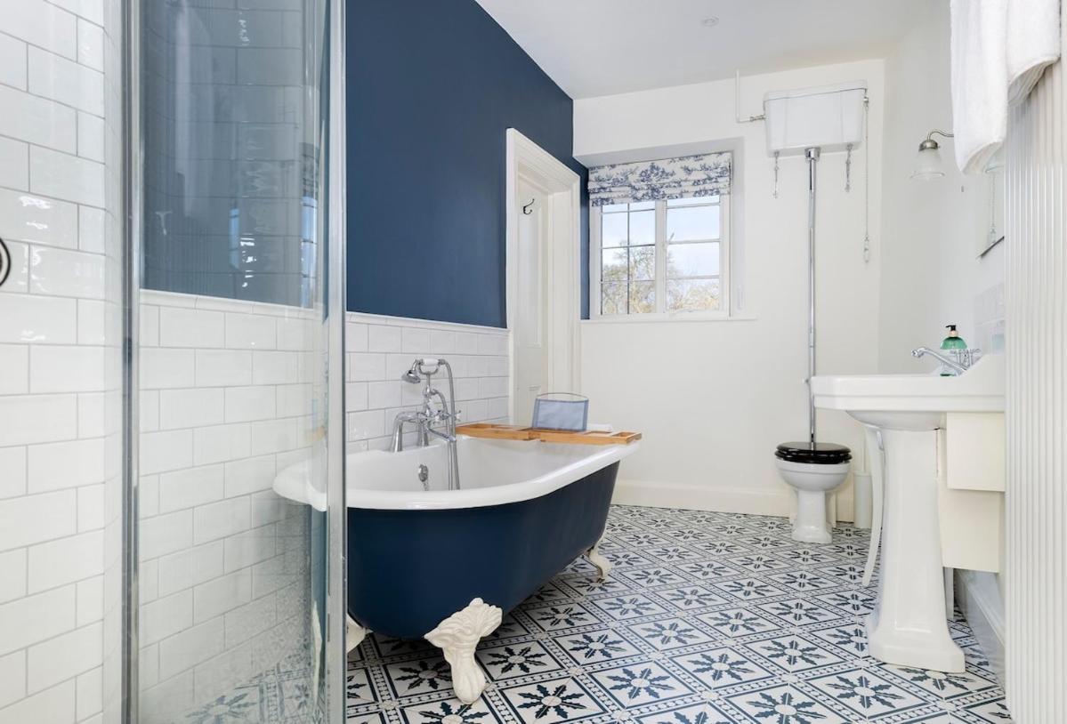 Beautiful Cotswold Farmhouse With Hot Tub Manchester Buitenkant foto