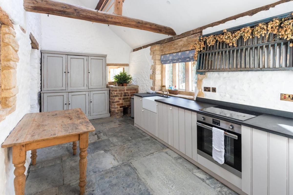 Beautiful Cotswold Farmhouse With Hot Tub Manchester Buitenkant foto