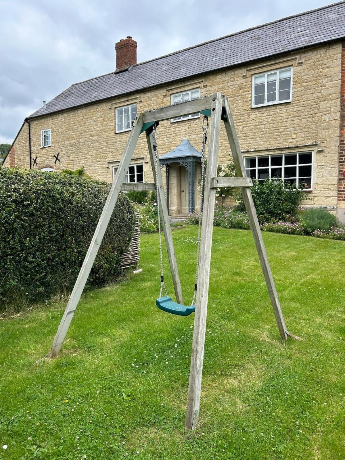 Beautiful Cotswold Farmhouse With Hot Tub Manchester Buitenkant foto